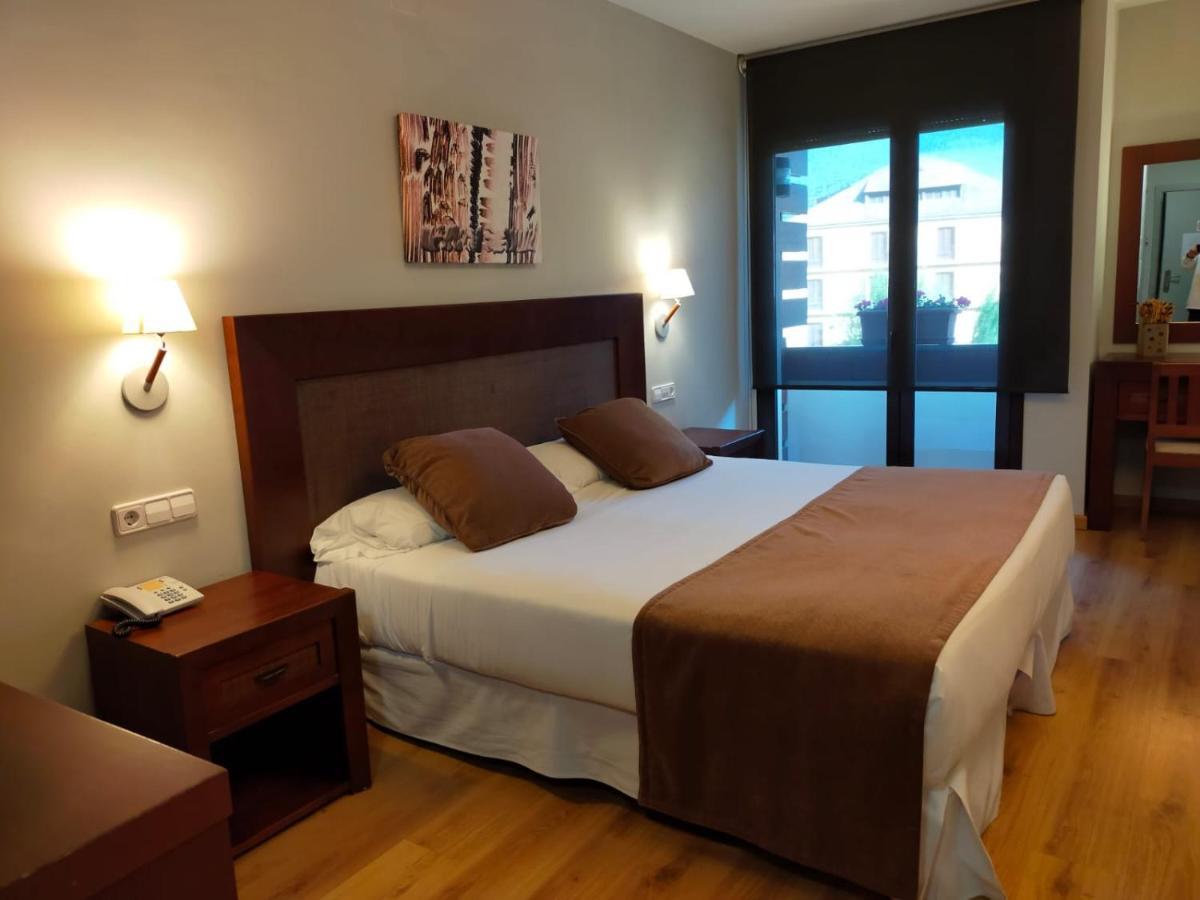 Hotel Roca Blanca Espot Esterno foto