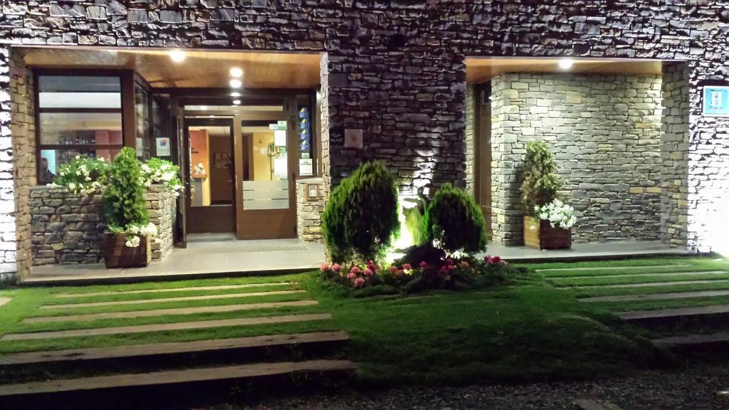Hotel Roca Blanca Espot Esterno foto