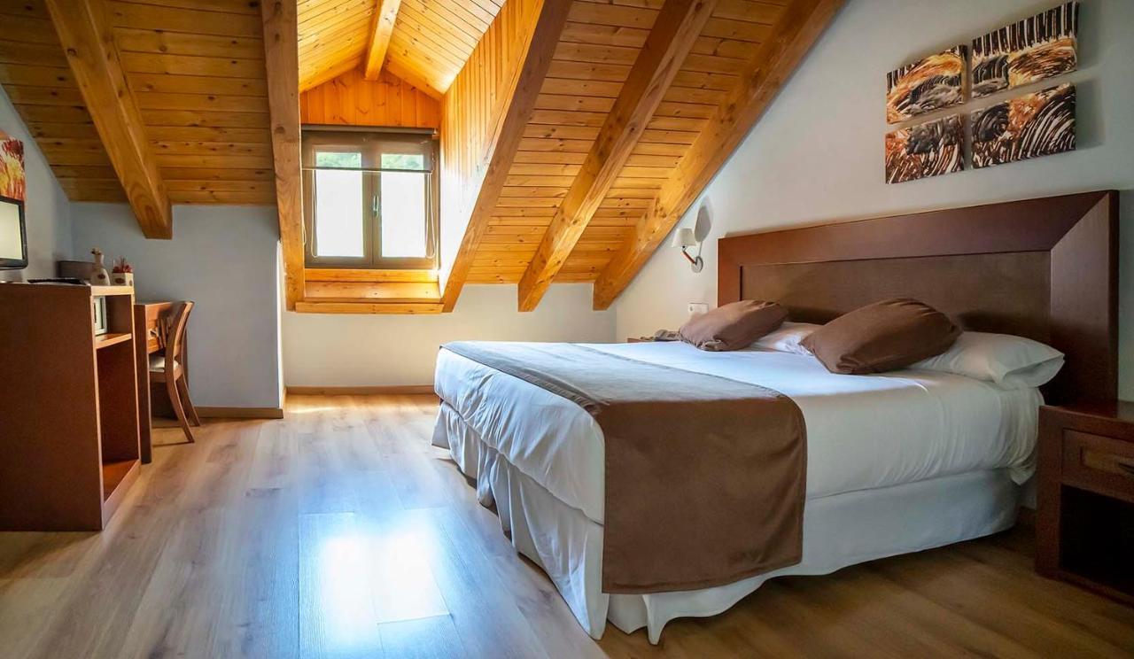 Hotel Roca Blanca Espot Esterno foto