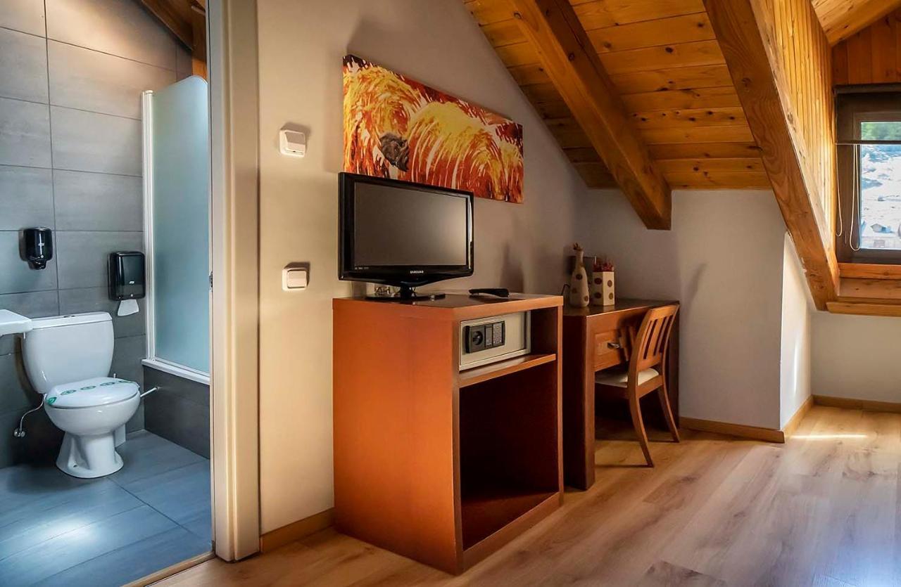 Hotel Roca Blanca Espot Esterno foto