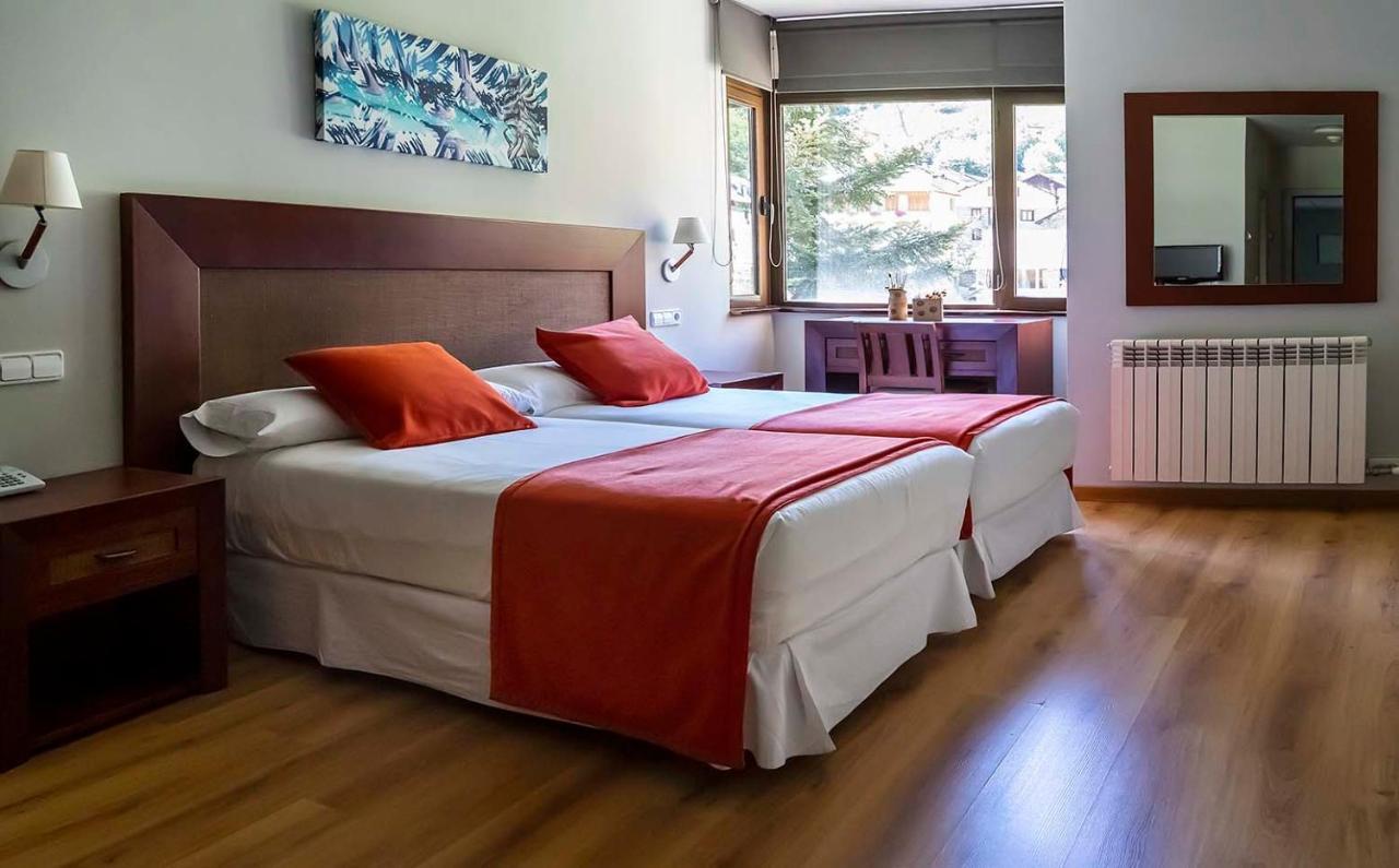 Hotel Roca Blanca Espot Esterno foto