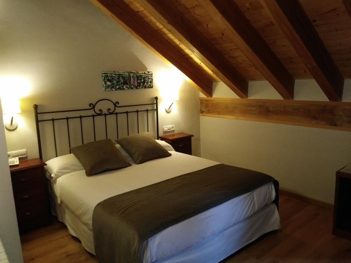 Hotel Roca Blanca Espot Esterno foto