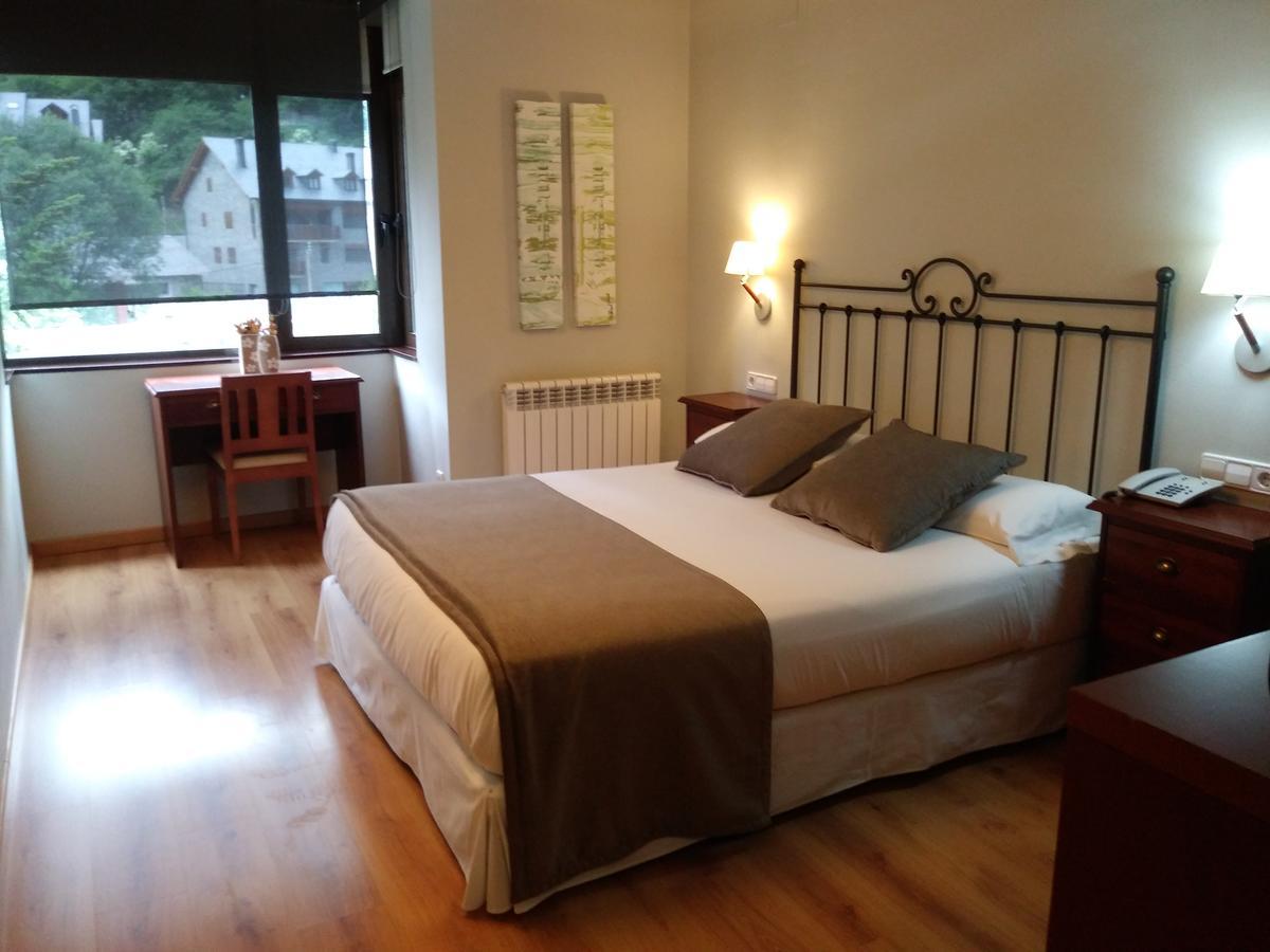 Hotel Roca Blanca Espot Esterno foto